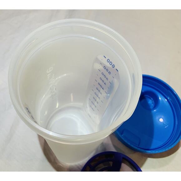 Tupperware Quick Shake Container 2.5 Cup Blue Mixing Cup Blender Pouring Lid - Picture 7 of 7